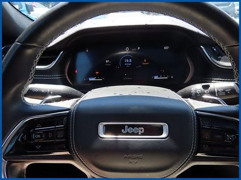 Certified 2022 Jeep Grand Cherokee L Overland w/ Luxury Tech Group IV AWD/4WD image 17