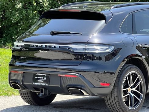 Certified 2025 Porsche Macan AWD/4WD image 10
