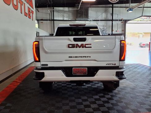 Used 2024 GMC Sierra 2500 AT4 w/ AT4 Premium Plus Package AWD/4WD image 5