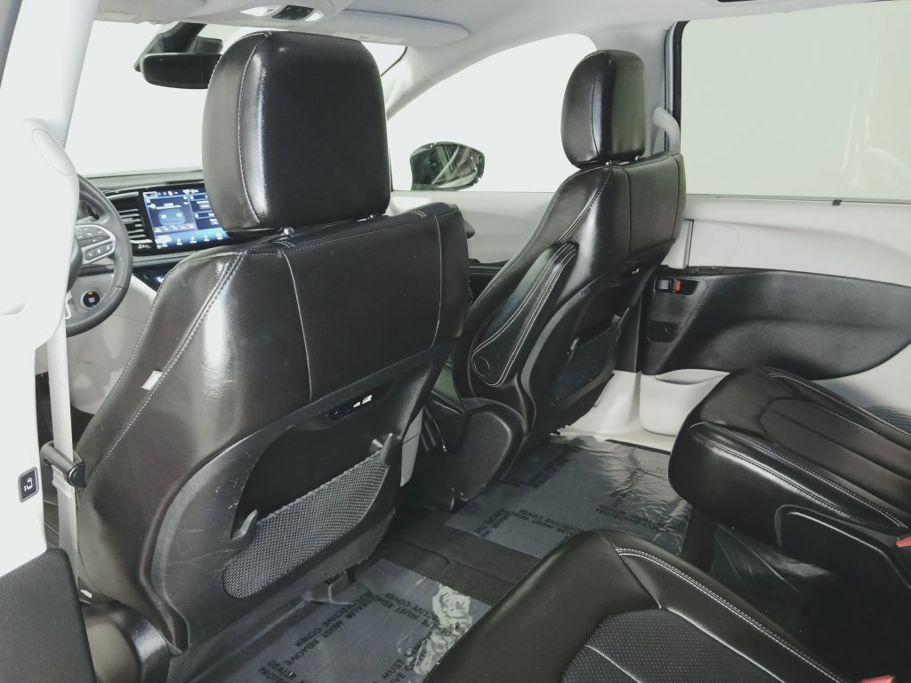 Used 2024 Chrysler Pacifica Touring-L FWD image 14