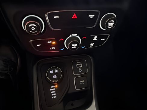 Used 2020 Jeep Compass Trailhawk AWD/4WD image 24