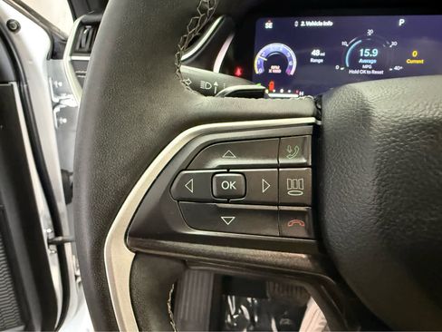 Used 2023 Jeep Grand Cherokee Altitude image 15