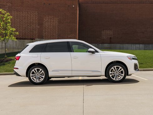 Used 2025 Audi Q7 3.0T Premium Plus AWD/4WD image 3