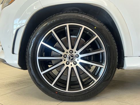 Used 2022 Mercedes-Benz GLS 450 4MATIC image 11