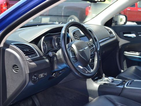 Used 2018 Chrysler 300 Touring L AWD/4WD image 12