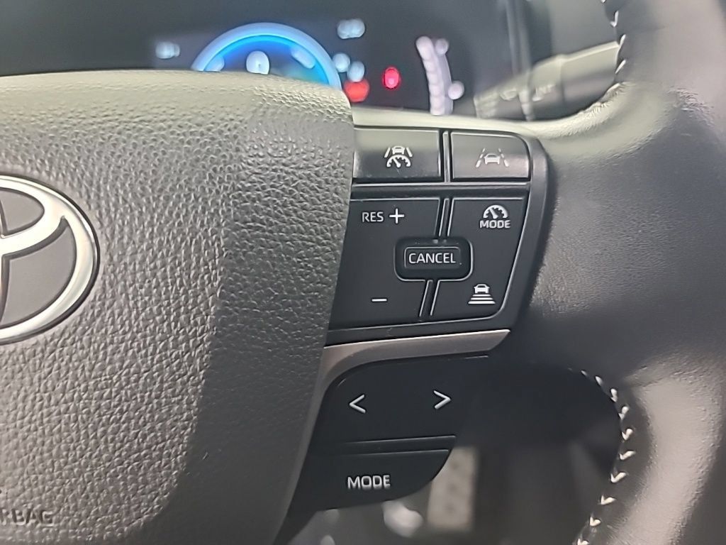 Used 2025 Toyota Camry SE FWD image 31
