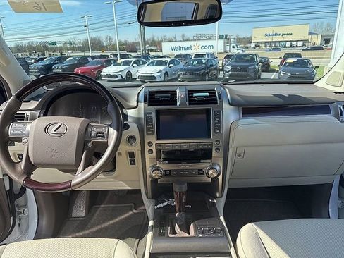 Used 2019 Lexus GX 460 Premium w/ Premium Package image 18