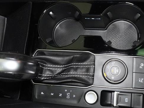 Used 2021 Volkswagen Atlas Cross Sport SEL Premium image 25