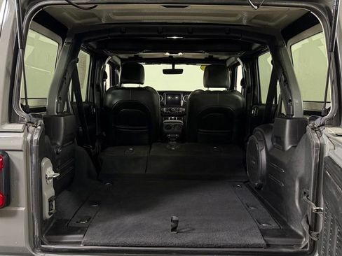 Used 2022 Jeep Wrangler Unlimited Sahara AWD/4WD image 10
