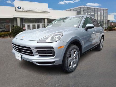 Used 2023 Porsche Cayenne w/ Premium Package image 1