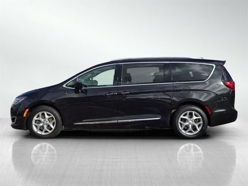 Used 2017 Chrysler Pacifica Touring-L Plus w/ Advanced Safetytec Group image 7