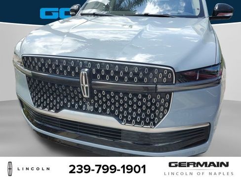 New 2025 Lincoln Navigator Reserve image 13
