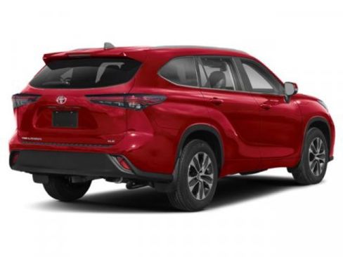New 2026 Toyota Highlander XLE image 2