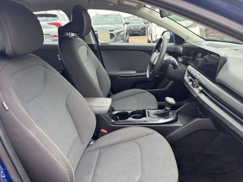 Used 2025 Kia K4 FWD image 30