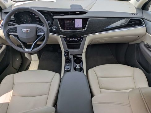 Used 2022 Cadillac XT6 Premium Luxury w/ Technology Package AWD/4WD image 16
