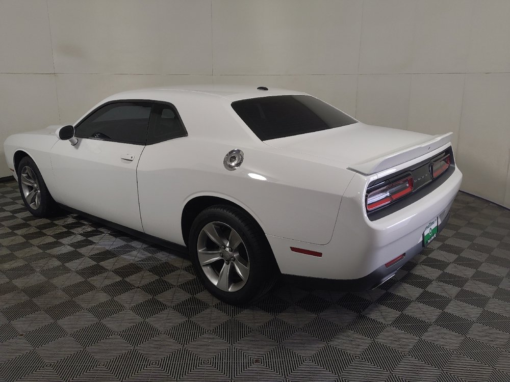 Used 2018 Dodge Challenger SXT RWD image 3