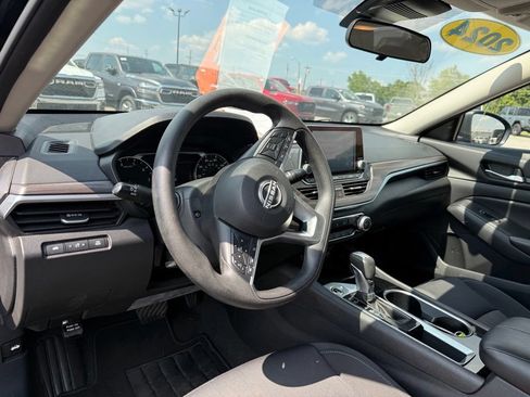 Used 2024 Nissan Altima 2.5 SV FWD image 10