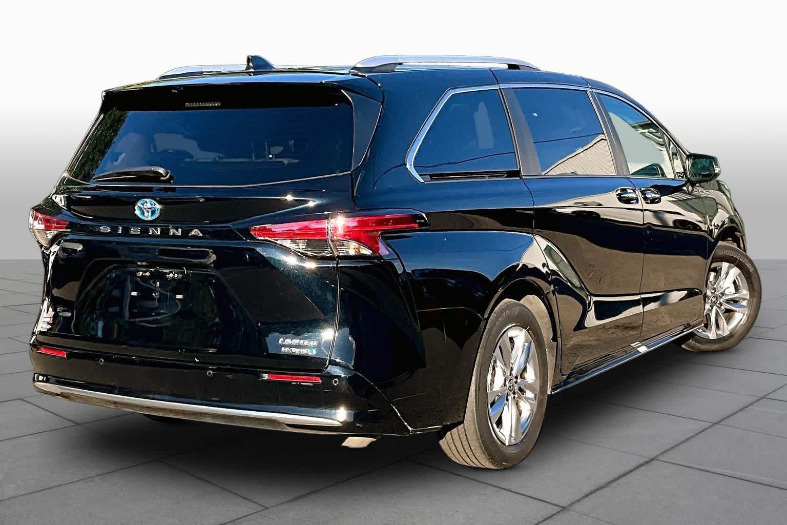 Used 2024 Toyota Sienna Limited AWD/4WD image 13