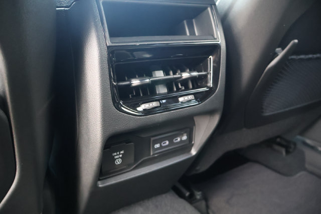 New 2026 Jeep Grand Cherokee Altitude AWD/4WD image 9