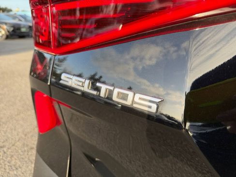 Used 2022 Kia Seltos EX AWD/4WD image 34