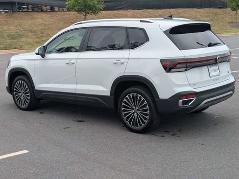 New 2026 Volkswagen Taos SE FWD image 6