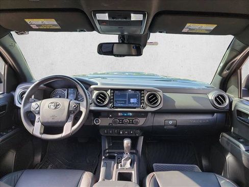 Used 2022 Toyota Tacoma TRD Sport w/ Technology Package RWD image 17