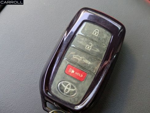 Used 2023 Toyota Crown Limited image 34