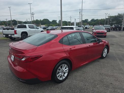 Used 2025 Toyota Camry LE FWD image 4