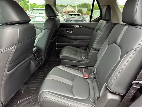 Used 2025 Honda Pilot EX-L image 12