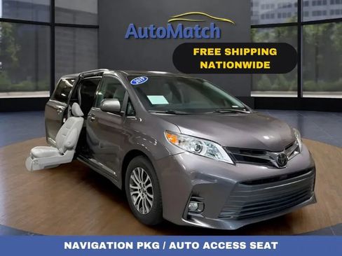 Used 2019 Toyota Sienna XLE w/ XLE Navigation Package FWD image 1
