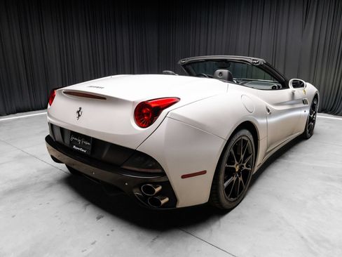 Used 2013 Ferrari California RWD image 13
