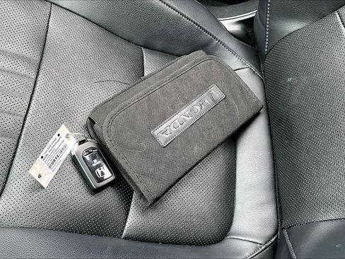 Used 2018 Honda Accord Touring image 14