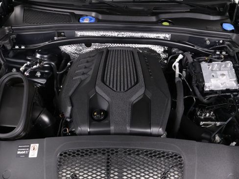 Certified 2026 Porsche Macan AWD/4WD image 26