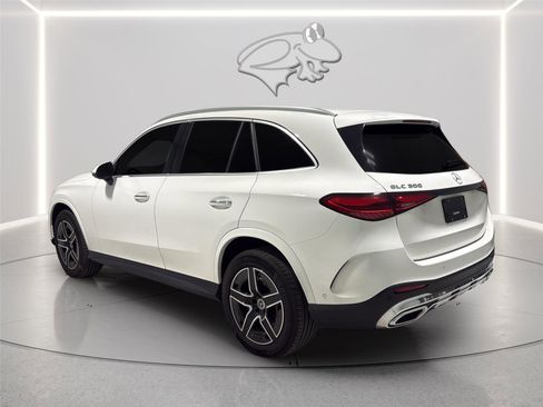 Used 2025 Mercedes-Benz GLC 300 4MATIC image 3