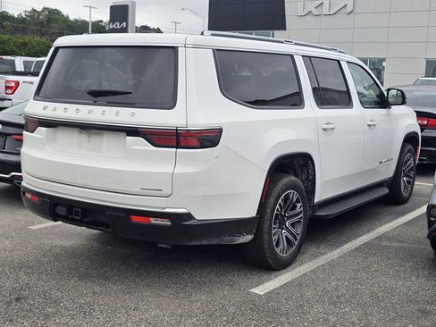 Used 2024 Jeep Wagoneer L Series II w/ Flexible Seating Group AWD/4WD image 7