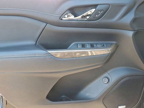 Certified 2023 GMC Acadia SLE w/ Driver Convenience Package image 22