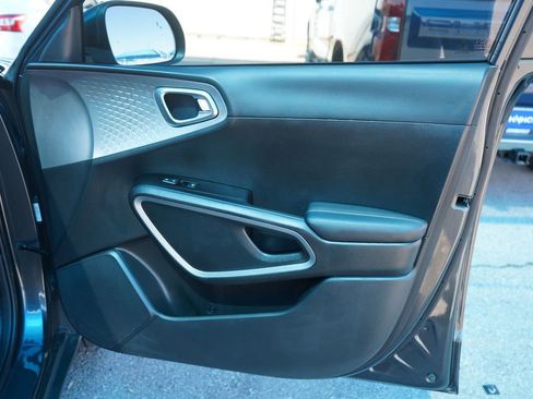 Used 2024 Kia Soul LX w/ Option Group 015 FWD image 17