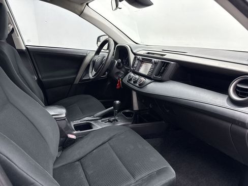 Used 2018 Toyota RAV4 LE FWD image 15