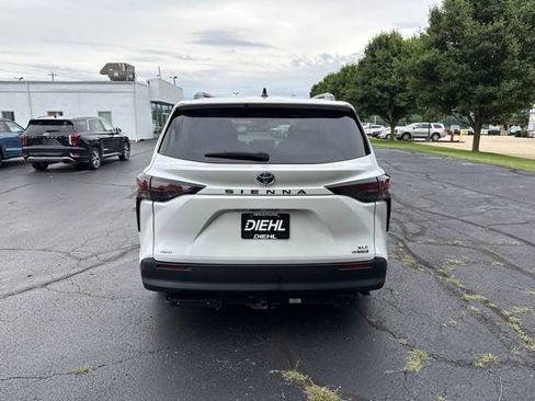 Used 2023 Toyota Sienna XLE AWD/4WD image 6