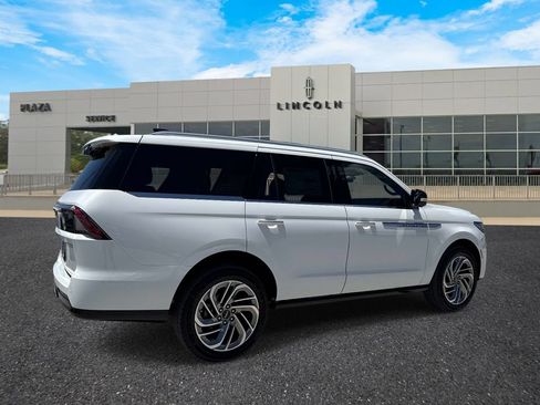 New 2026 Lincoln Navigator Reserve AWD/4WD image 3