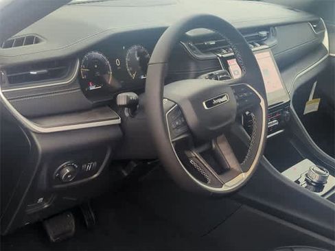 New 2025 Jeep Grand Cherokee Limited image 10