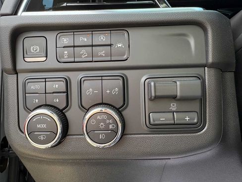Used 2025 Chevrolet Tahoe Z71 w/ Z71 Off-Road Package AWD/4WD image 16