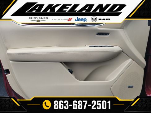 Used 2017 Cadillac XT5 Luxury w/ Driver Awareness Package FWD image 15