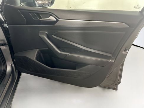 Used 2024 Volkswagen Jetta SE image 31