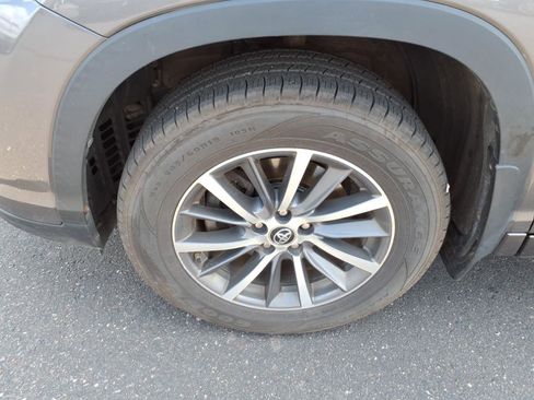 Used 2018 Toyota Highlander XLE image 10