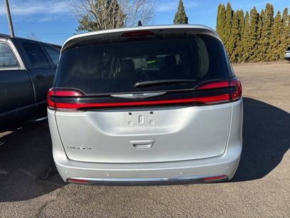 Used 2024 Chrysler Pacifica Touring-L
