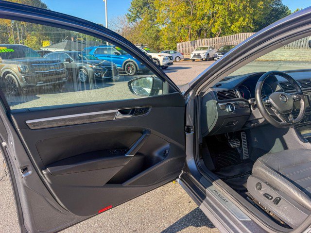 Used 2018 Volkswagen Passat 2.0T SEL Premium FWD image 14