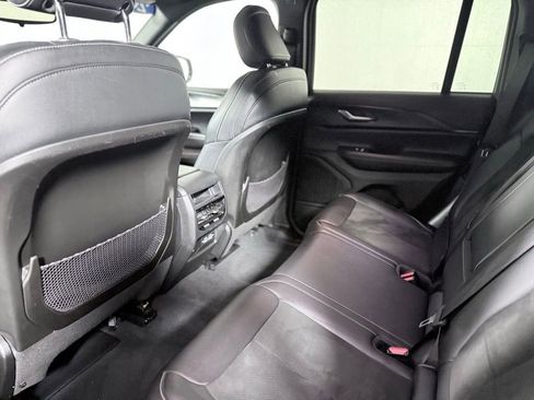 Used 2023 Jeep Grand Cherokee Altitude AWD/4WD image 19
