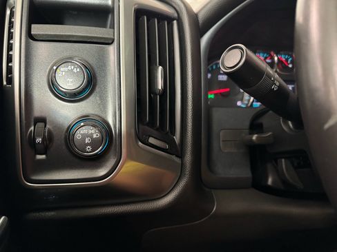 Used 2018 Chevrolet Silverado 1500 LT w/ LT Convenience Package AWD/4WD image 16