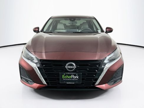 Used 2023 Nissan Altima 2.5 SV w/ SV Premium Package FWD image 2